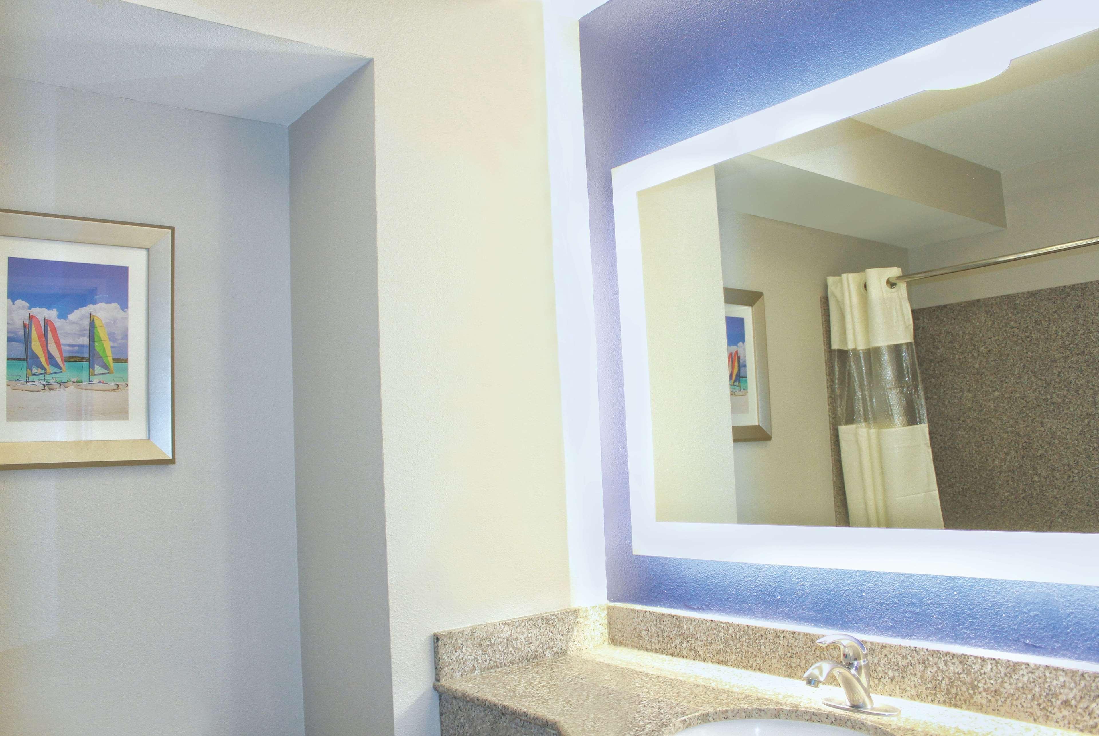 La Quinta By Wyndham Ne Long Beach/Cypress Hawaiian Gardens Exterior foto